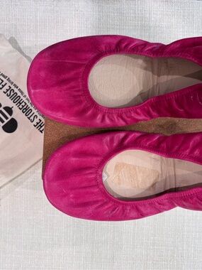 THE STOREHOUSE FLATS Magenta Leather Flats with Travel Shoe Bag (11)